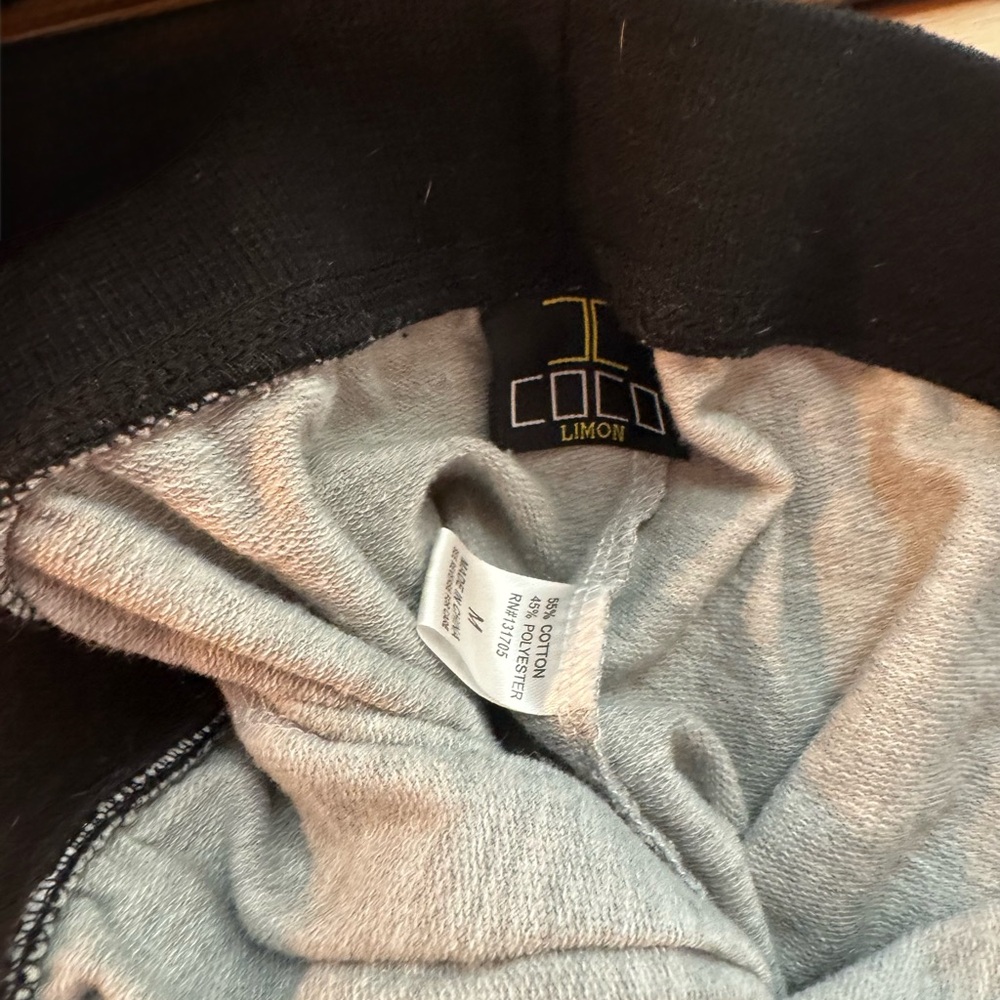 Set a three Capri Joggers! Size medium - Picture 8 of 8